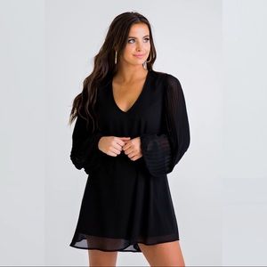 Karlie NWT V-Neck Pleat Sleeve Dress Black